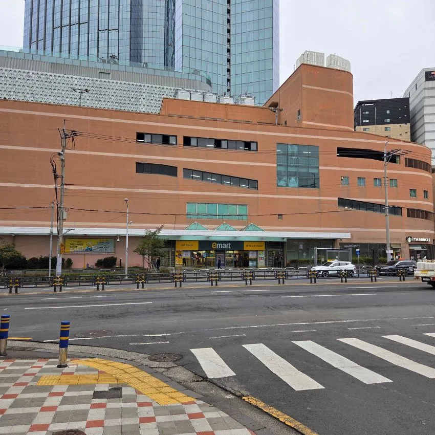 E-mart Sinjeju Branch - photo 1