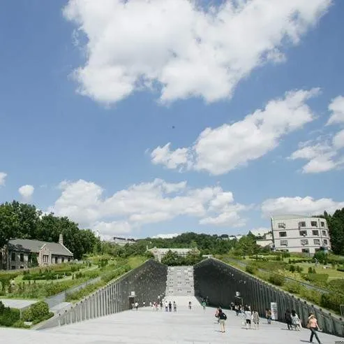 Ewha Womans Univ. Station - photo 1