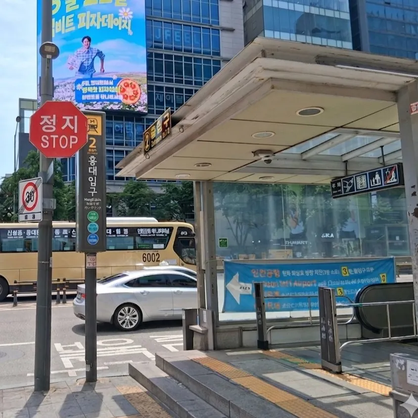 Hongik University Station - photo 1