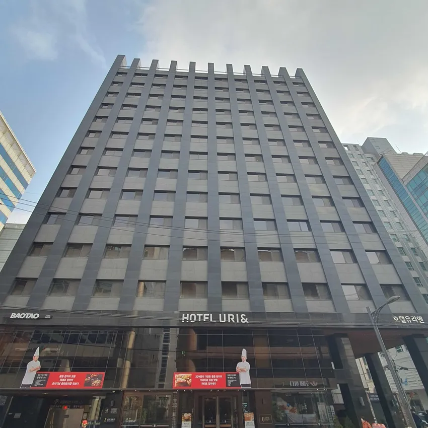 Hotel Uri& - photo 1