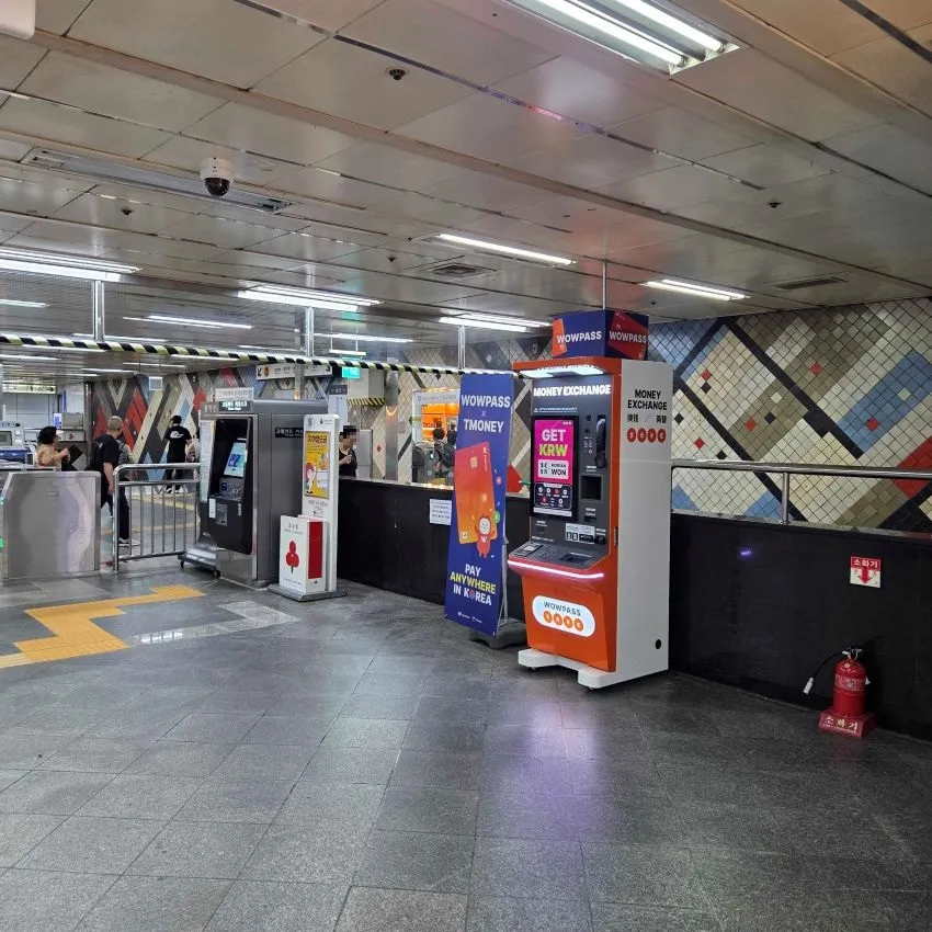 Sinsa Station (Line 3) - photo 1