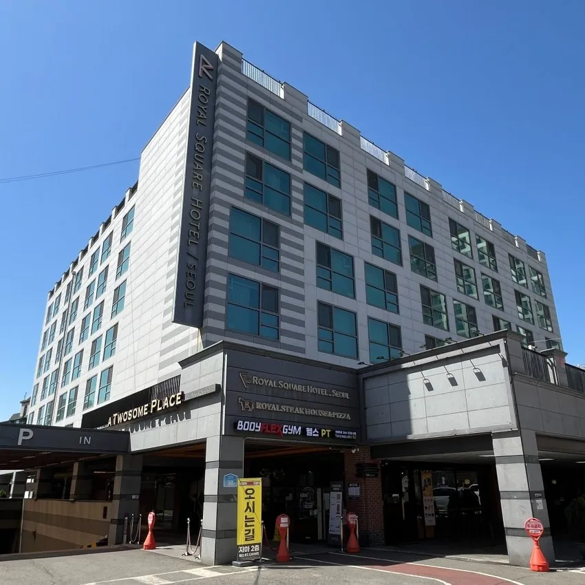 Royal Square Hotel - photo 1